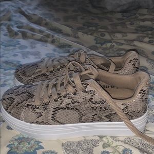 Fashion Nova Snakeprint canvas shoes